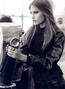 Harper's Bazaar US (March 2009) - Street Chic - 002.jpg