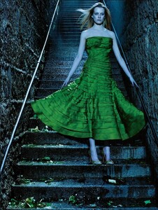 ARCHIVIO - Vogue Italia (July 2007) - Close-up - 011.jpg