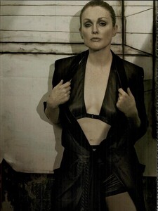 ARCHIVIO - Vogue Italia (September 2008) - Julianne Moore - 015.jpg