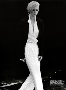 NumeroFrança_n72_Abril2006_phPeterLindbergh_MariacarlaBoscono_03.jpg