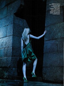 ARCHIVIO - Vogue Italia (July 2007) - Close-up - 010.jpg