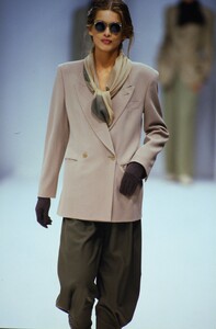 898621543_emporio-armani-fw-1993(2).thumb.jpg.f5819c821b210a02ee2809deaf51e010.jpg