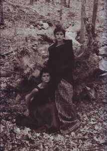 Vogue Italia (November 1999) - Country Report - 015.jpg