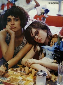 ARCHIVIO - Vogue Italia (February 2002) - Shannyn and Chloé - 012.jpg