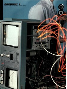 ARCHIVIO - Vogue Italia (December 1997) - Data Lab - 017.jpg