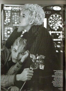 Vogue UK (August 2008) - The Angel Of The North - 003.jpg