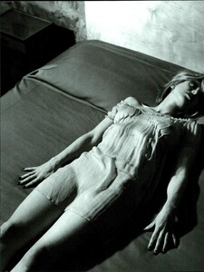 ARCHIVIO - Vogue Italia (April 1997) - Courtney Love - 003.png