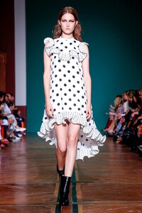 Andrew-GN-RTW-SS19-Paris-0274-1538152219.thumb.jpg.5cb942c4e35cd22046da87eab9d4db19.jpg