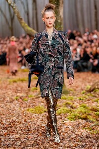 Chanel-RTW-FW18-Paris-1573-1520330232.thumb.jpg.fce9232ebbdcde068ae9ecd6cb7c9b3b.jpg