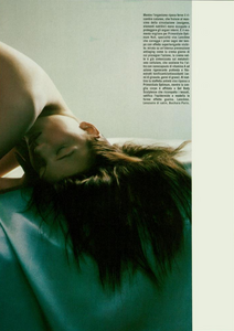 Delaporte_Vogue_Italia_May_2004_05.thumb.png.aeb2acdfc26e5255ffb2d2d64f1e3b90.png