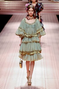 Dolce-Gabbana-RTW-SS19-Milan-0191-1537709680.thumb.jpg.b0e878b757e8c803ce90b6a0cd5bf0bc.jpg