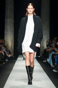 Ermanno-Scervino-RTW-FW20-Milan-6350-1582379741.thumb.jpg.788e2d2990064ea2ef77c8f92b4f4f92.jpg