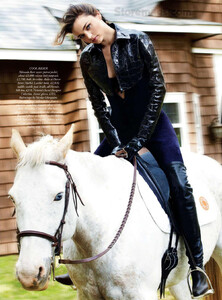 Harpers-Bazaar-UK-2012-08-101.thumb.jpg.0de3562efa9f268f2722d9325b7c91c5.jpg