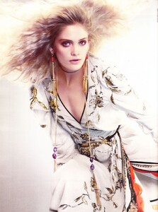 Heidi_di_Battista_Etro_Spring_Summer_2010_01.thumb.jpg.22c2c997f2b47070c6a7f8a81657ffd4.jpg