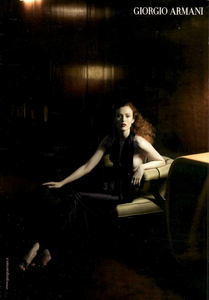 Meisel_Giorgio_Armani_Spring_Summer_2005.thumb.png.c305efe15d4a03a1092e0d2a027f9855.png