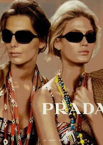 Meisel_Prada_Spring_Summer_2004_01.thumb.png.025a2d86f26dd8e24a8d5cff7807c9f1.png