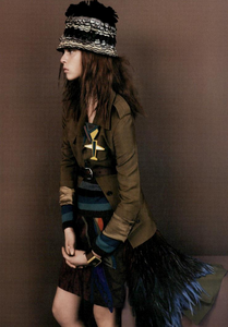 Meisel_Prada_Spring_Summer_2005_01.thumb.png.c25dac662c076511c56f34724cedffb5.png