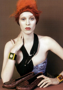 Meisel_Prada_Spring_Summer_2005_03.thumb.png.0782d5694518cdff89e0787f0f9f1c0e.png
