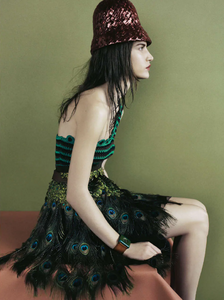 Meisel_Prada_Spring_Summer_2005_06.thumb.png.af36ed0dbd55b840a80fc776aeeb7352.png