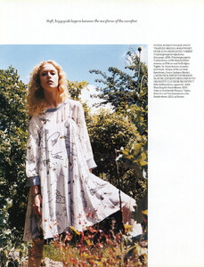 RaquelZimmermann_VogueUK_Oct04_JennyGage_TomBetterton_004.jpg