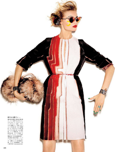 Sgura_Vogue_Japan_March_2014_07.thumb.png.5db7f059fcbfaabb7f04d68fe1959639.png