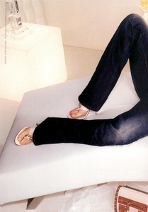 Testino_Versace_Spring_Summer_2005_01.thumb.png.936706e461212295eaf80321a3896bcf.png