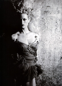 Unknown-Numero040404-PeterLindbergh.jpg