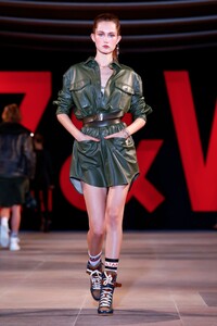 Zadig-Voltaire-RTW-SS19-Paris-4528-1538255520.thumb.jpg.a4bce55cec074e3f0a08119ba79b2c49.jpg