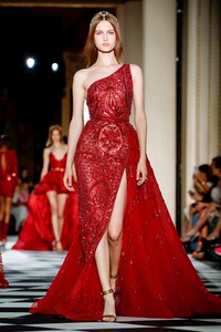 Zuhair-Murad-Couture-FW18-Paris-0386-1530725712.thumb.jpg.cd8b1b2c5b193dc8667551b1aac9d2de.jpg