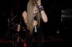avril-lavigne-performs-at-a-promotional-concert-in-new-york-05-30-2020-1.jpg