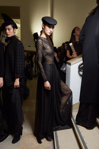 backstage-defile-akris-automne-hiver-2020-2021-paris-coulisses-98.thumb.jpg.53471496d742daa74f2e3b2920eb5979.jpg