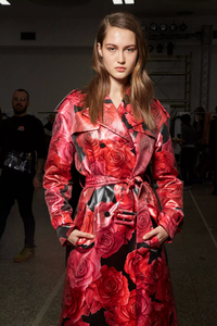 backstage-defile-blumarine-automne-hiver-2019-2020-milan-coulisses-32.thumb.jpg.bd28d7e0d2b5c5bc7b6fdcbf62ae2551.jpg