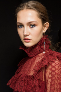 backstage-defile-elie-saab-automne-hiver-2018-2019-paris-coulisses-31.thumb.jpg.ecd4e878d006a0ca672379a5ede72efb.jpg