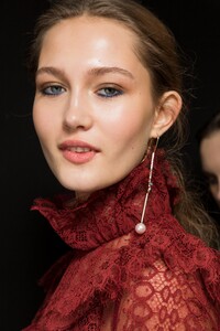 backstage-defile-elie-saab-automne-hiver-2018-2019-paris-coulisses-32.thumb.jpg.9fb77e94ef3594d57534842cc33b1619.jpg