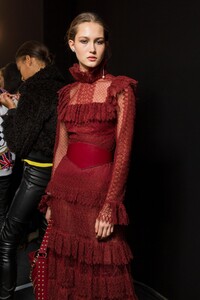 backstage-defile-elie-saab-automne-hiver-2018-2019-paris-coulisses-36.thumb.jpg.d14c45d4792df9563f09b488c91c6c41.jpg