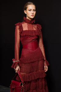 backstage-defile-elie-saab-automne-hiver-2018-2019-paris-coulisses-38.thumb.jpg.8efb01a3041f88342f77d6dd4a19bf78.jpg