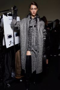 backstage-defile-elie-saab-automne-hiver-2020-2021-paris-coulisses-132.thumb.jpg.fe2bac257e29a361c01c46935c46c471.jpg