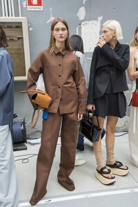 backstage-defile-jil-sander-printemps-ete-2019-milan-coulisses-102.thumb.jpg.cd9701acbd64099b8daa2e4c00978f53.jpg