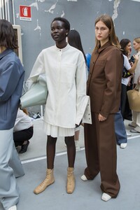 backstage-defile-jil-sander-printemps-ete-2019-milan-coulisses-5.thumb.jpg.7ae86b4a1de0aeed02554bc30c381cdb.jpg
