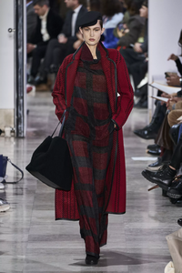 defile-akris-automne-hiver-2020-2021-paris-look-19.thumb.jpg.5a08d90efcb84eb1224b3436d2548283.jpg