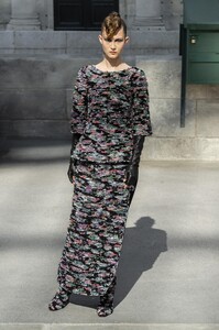 defile-chanel-automne-hiver-2018-2019-paris-look-41.thumb.jpg.058128f2688514bef6836a5be2ea69c8.jpg