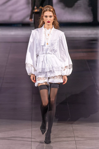 defile-dolce-amp-gabbana-automne-hiver-2020-2021-milan-look-36.thumb.jpg.e5e07f19c58adb66584a73a9e397e665.jpg