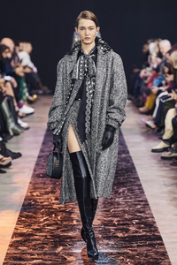 defile-elie-saab-automne-hiver-2020-2021-paris-look-16.thumb.jpg.b9a6cadaf2f810b0a4d722e3dc5cc1a5.jpg