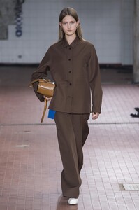 defile-jil-sander-printemps-ete-2019-milan-look-4.thumb.jpg.8c5c5bcd93005a408e53e2410d487285.jpg