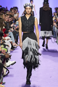 defile-victoriatomas-automne-hiver-2020-2021-paris-look-17.thumb.jpg.f704fc9b5fbd38bdc4aa7558f5c66506.jpg