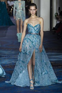 defile-zuhair-murad-printemps-ete-2019-paris-look-14.thumb.jpg.8d21405e63528bf1e6a14344db48366f.jpg