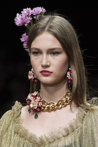 detail-defile-dolce-amp-gabbana-printemps-ete-2019-milan-detail-301.thumb.jpg.5a1c20b1501d419abc09cd3228b41101.jpg