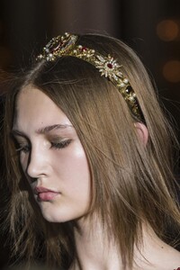 detail-defile-zuhair-murad-automne-hiver-2018-2019-paris-detail-41.thumb.jpg.bb9743617d3e0a5acdc10b6877ba4b2d.jpg