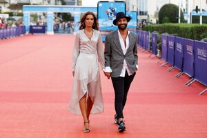 l-ex-miss-france-malika-menard-en-compagnie-du-chanteur-ycare-photo-charly-triballeau-afp-1536480254.jpg