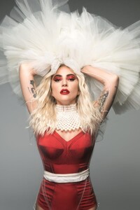 lady-gaga-photoshoot-for-haus-laboratories-2019-10.jpg